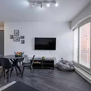 Elegant Centre Walk Everywhere Apartment